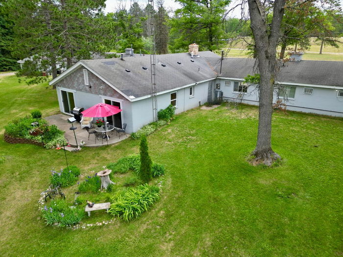 9 Oaks Inn (Pine Aire Motel, Pine-Aire Motel) - From Real Estate Listing (newer photo)